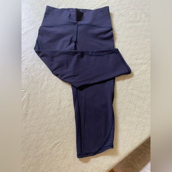 Lululemon Navy Blue Capri size 6 - Picture 6 of 12